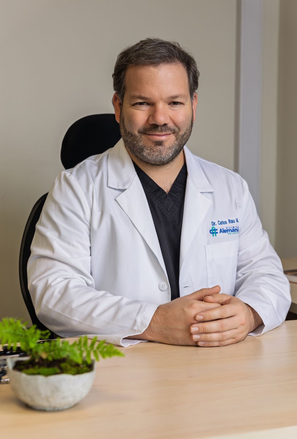Doctor Carlos Rau - Médico Internista